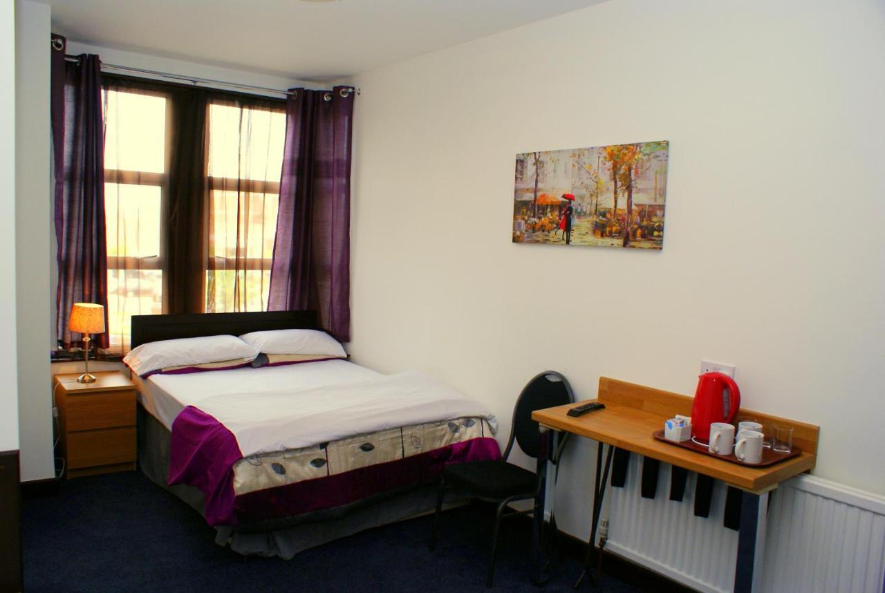 The Hindes Hotel Harrow Room photo